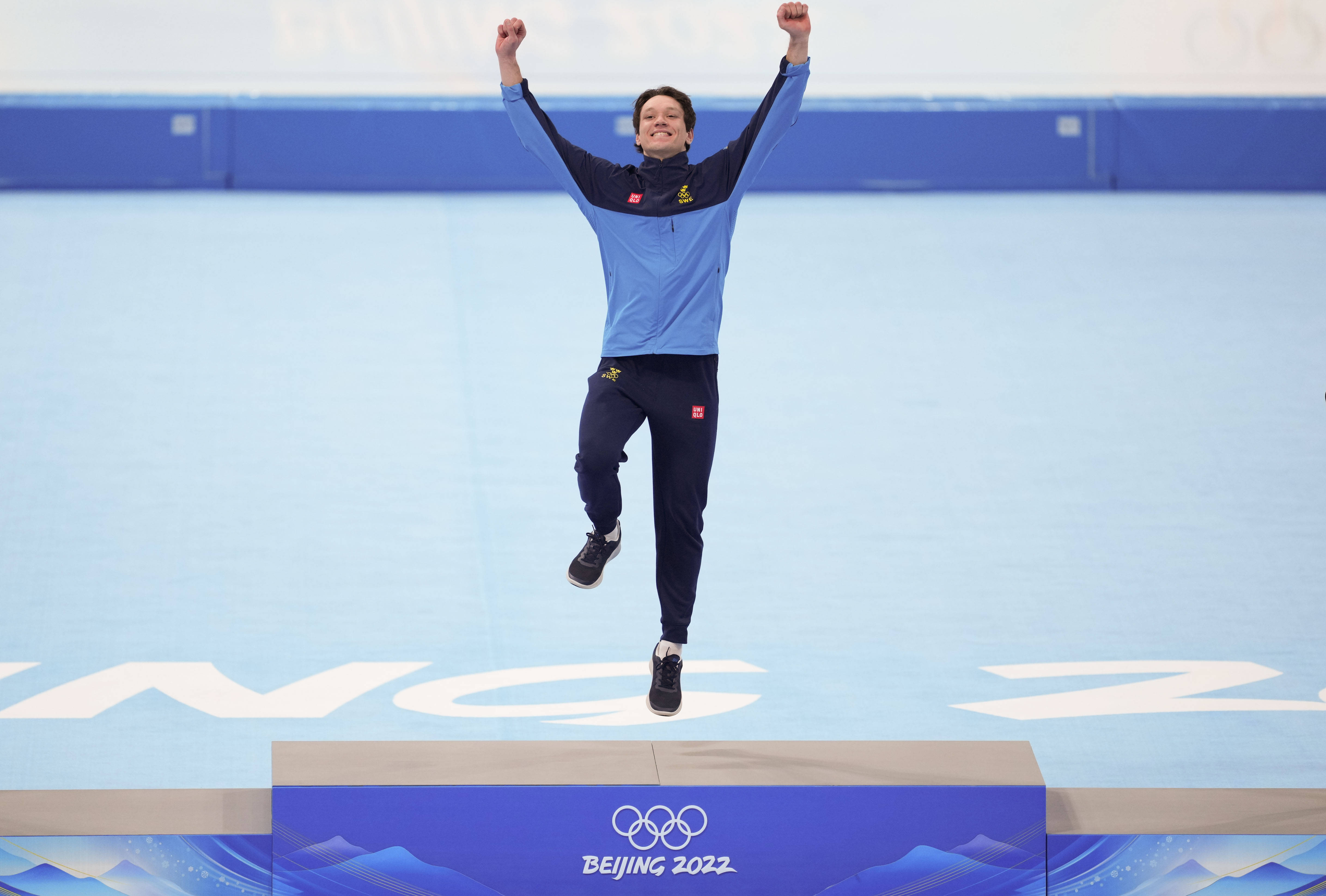 关于龙游凤舞！游泳比赛中选手的技术与速度的信息