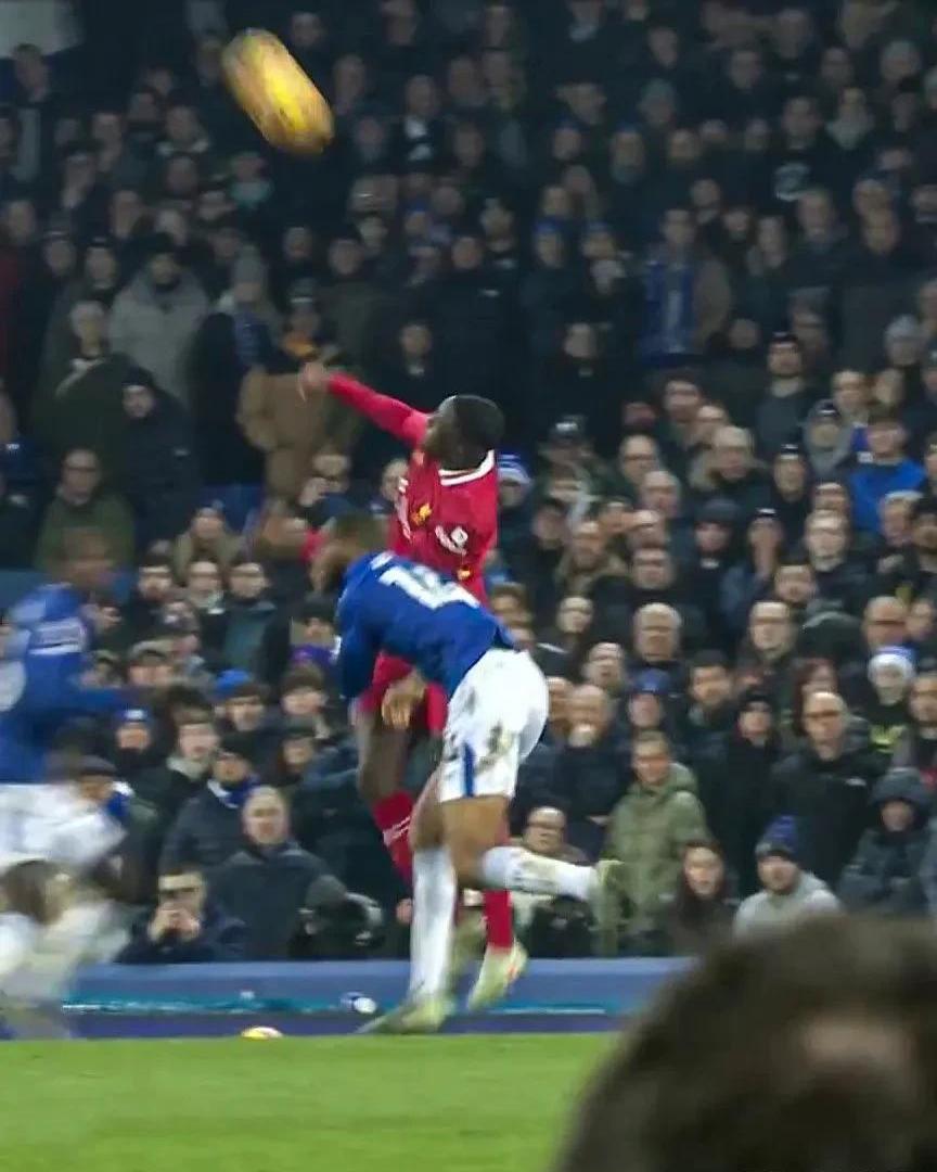 利物浦逆转击败埃弗顿，取得关键三分的简单介绍