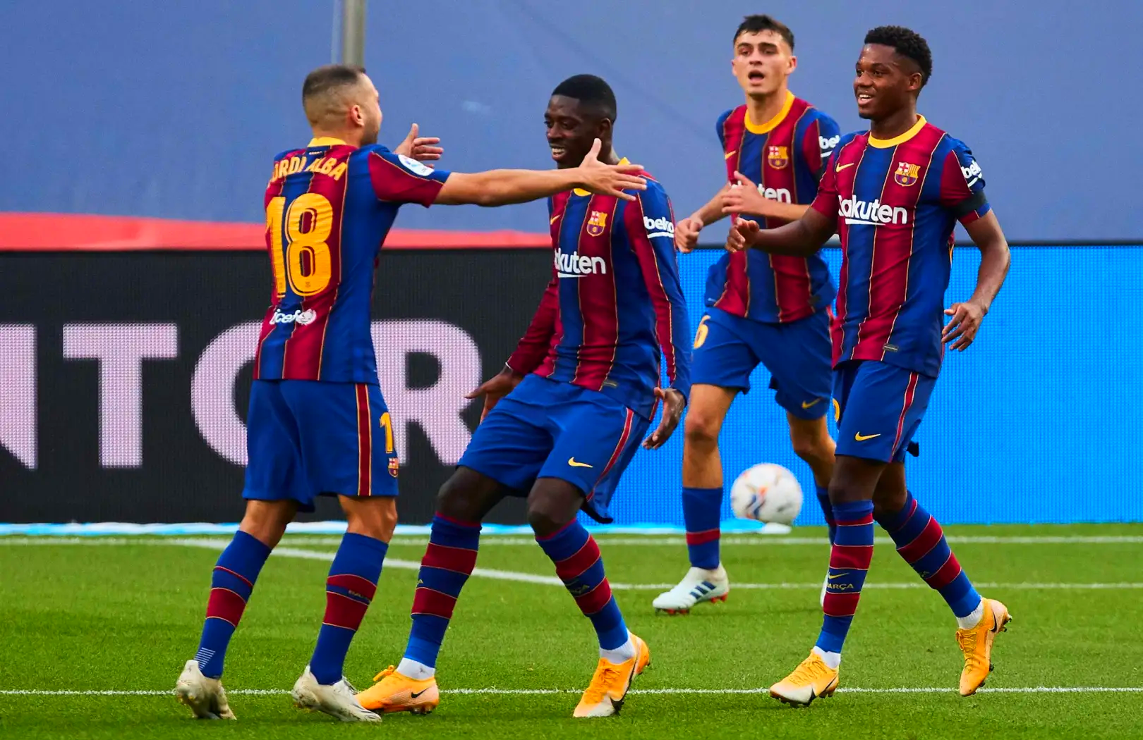 世俱杯赛程-巴塞罗那在欧冠赛季中的表现备受瞩目