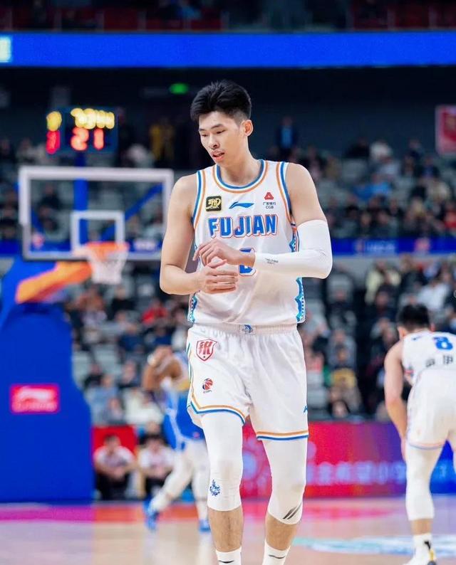 世俱杯赛程-福建队在比赛中全力以赴,战胜对手