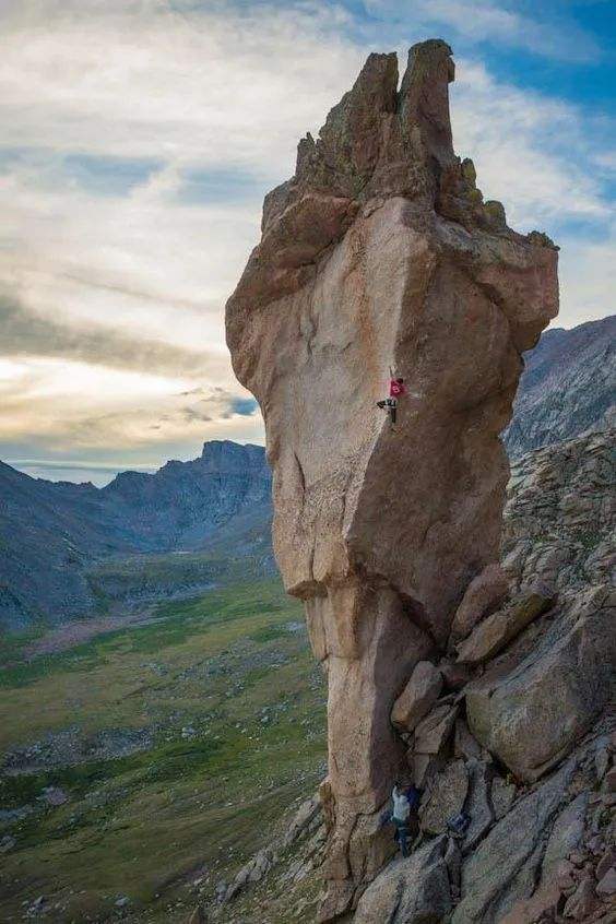 包含令人惊叹！球员们全神贯注力求胜利的词条
