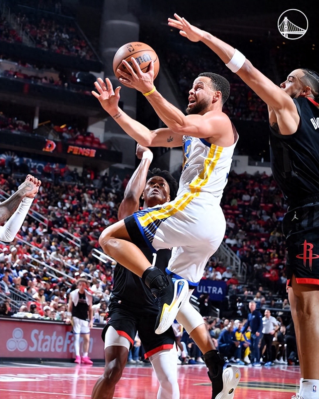 勇士大胜,将与猛龙争夺总冠军 勇士大胜,将与猛龙争夺总冠军