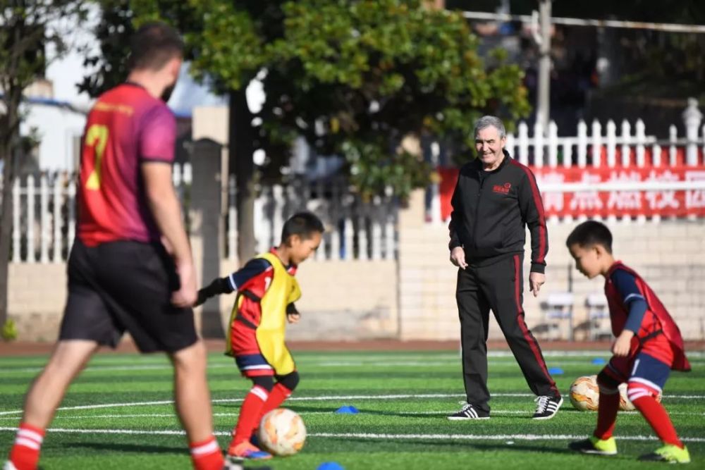 世俱杯官网-叙利亚球员租借至英超球队展开新篇章