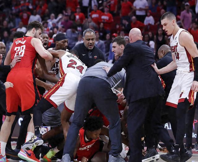 火箭队主教练赛后表态,拒绝接受责任指责 火箭队主教练赛后表态,拒绝接受责任指责