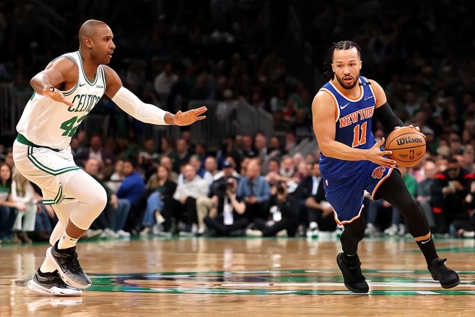 绿军主场战胜尼克斯,继续保持不败 绿军主场战胜尼克斯,继续保持不败