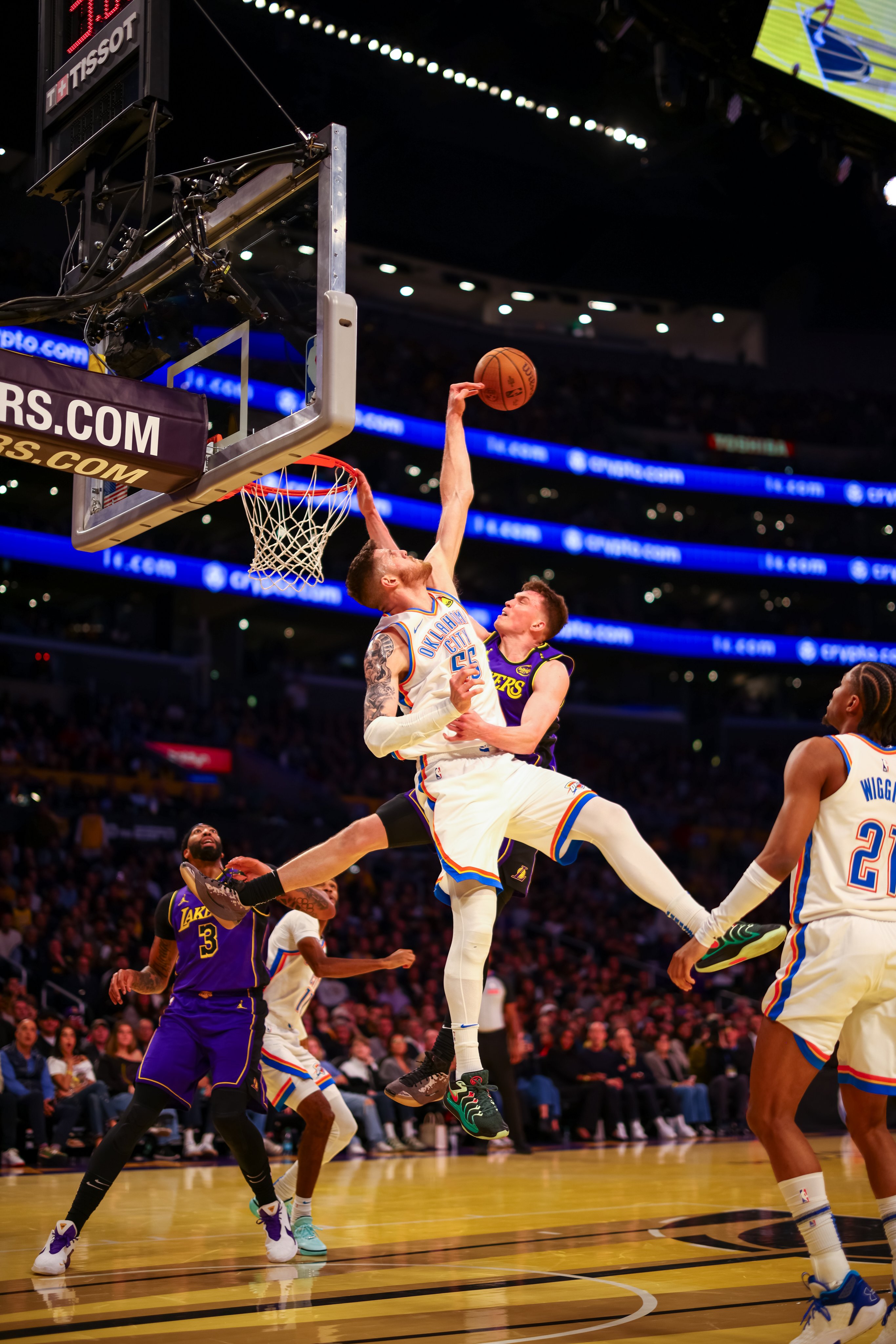 世俱杯官网-篮球胜负之战:各路球队在擂台上争夺荣耀与尊严