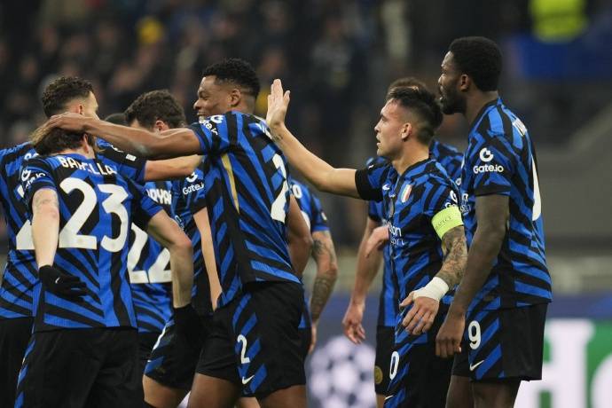 欧洲球队实力碰撞，赛场上激烈比拼争夺晋级