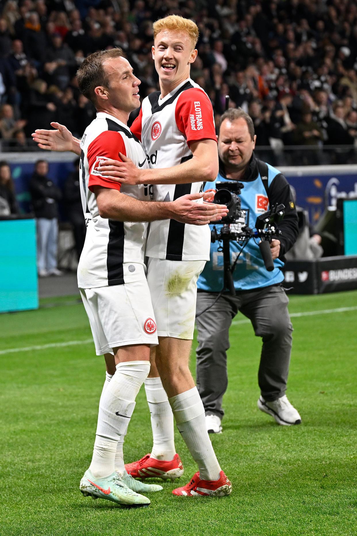 法兰克福客场逼平对手，德甲保级压力骤升