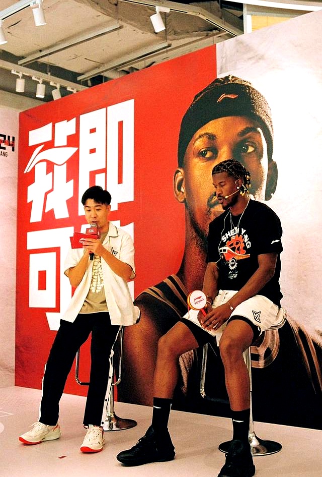 篮球巨星签约成为广告代言人