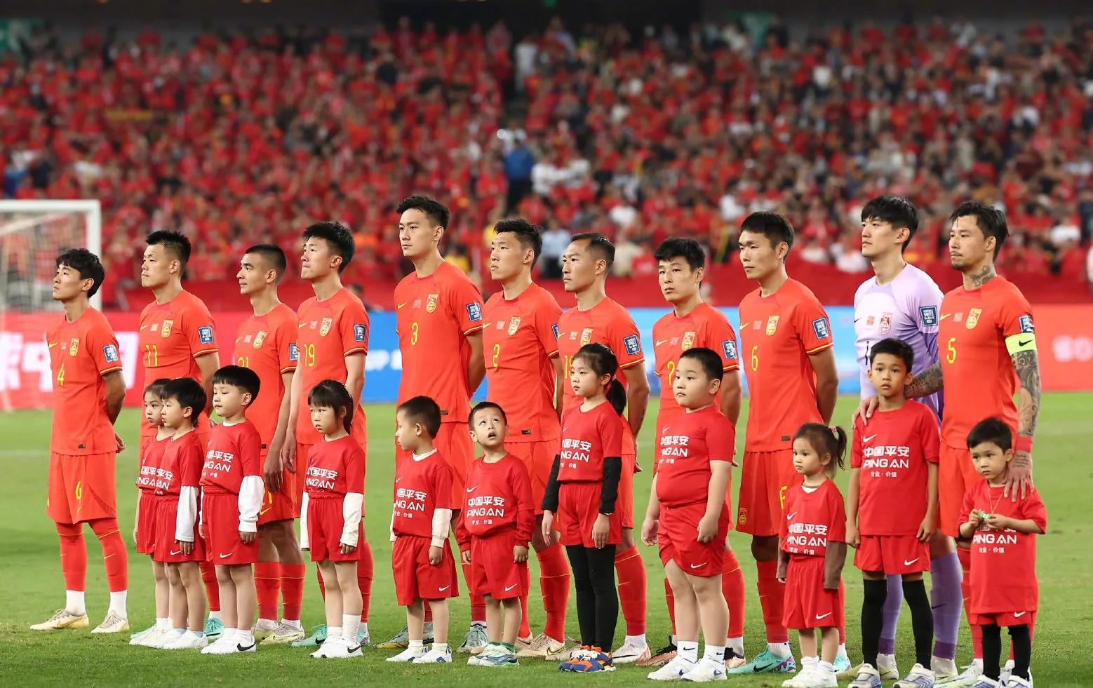 世俱杯分组-埃瓦尔主场胜利,队员士气大振期待下一场比赛