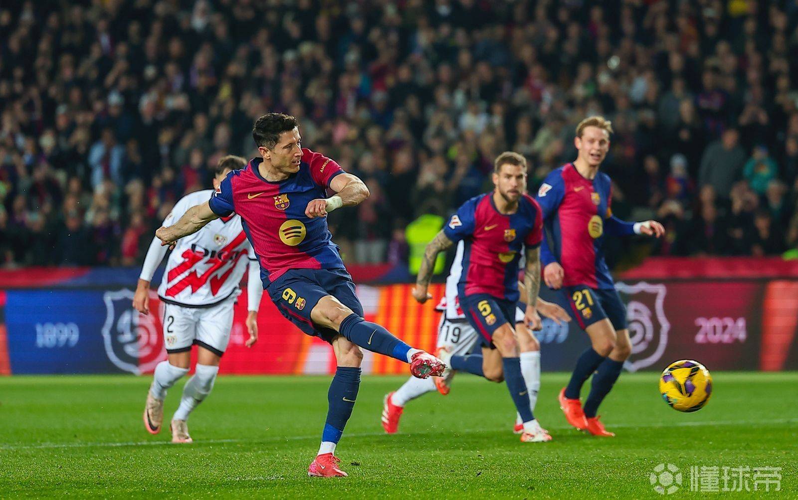 巴萨球员集体进球，轻松击败对手