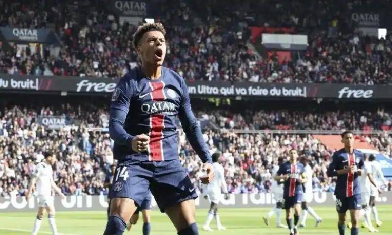 沙尔克04新援表现抢眼，成为球队新希望