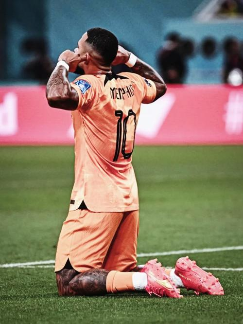 足球世界杯季军争夺战，荷兰队勇夺冠军头衔