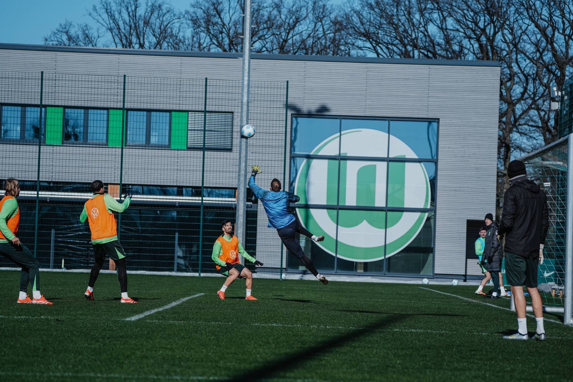 沃尔夫斯堡客场大败，遭遇领头羊强劲攻击的简单介绍