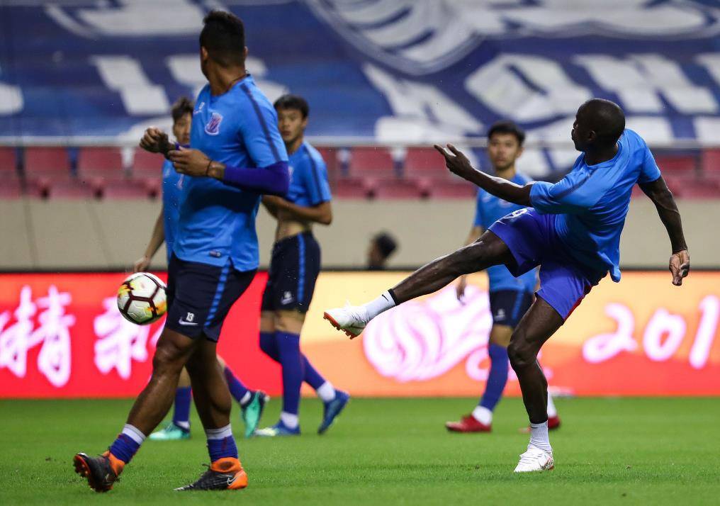 包含申花签约外援，备战新赛季比赛的词条