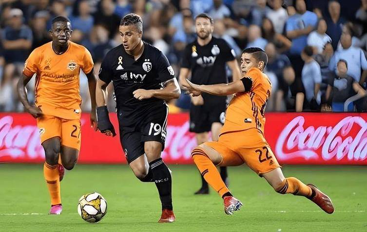 球员战术精湛，攻守兼备开启新一轮比拼