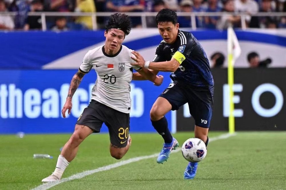 世俱杯分组-球队备战全力迎战,赛场战术氛围精彩纷呈