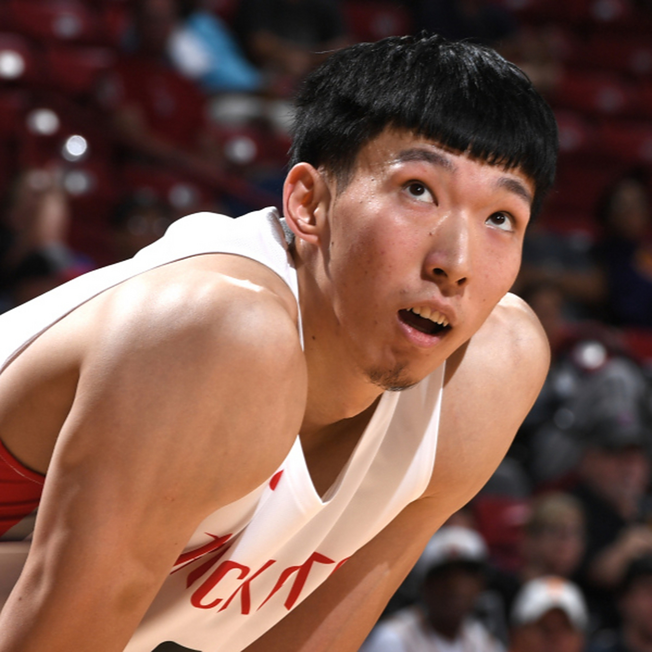 世俱杯官网-篮球比赛重燃战火,队员精神状态达到巅峰