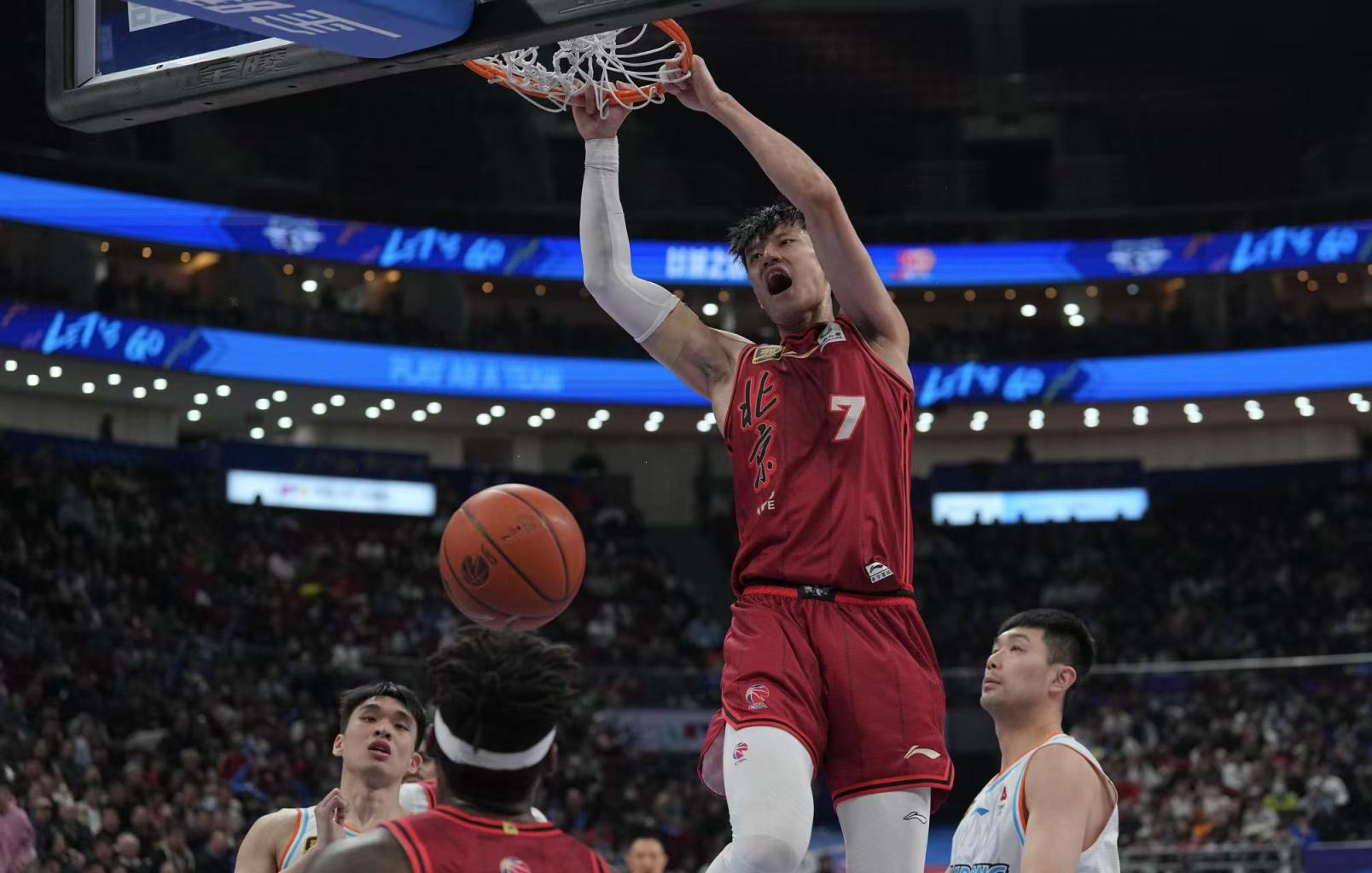 篮球比赛重燃战火,队员精神状态达到巅峰 篮球比赛重燃战火,队员精神状态达到巅峰