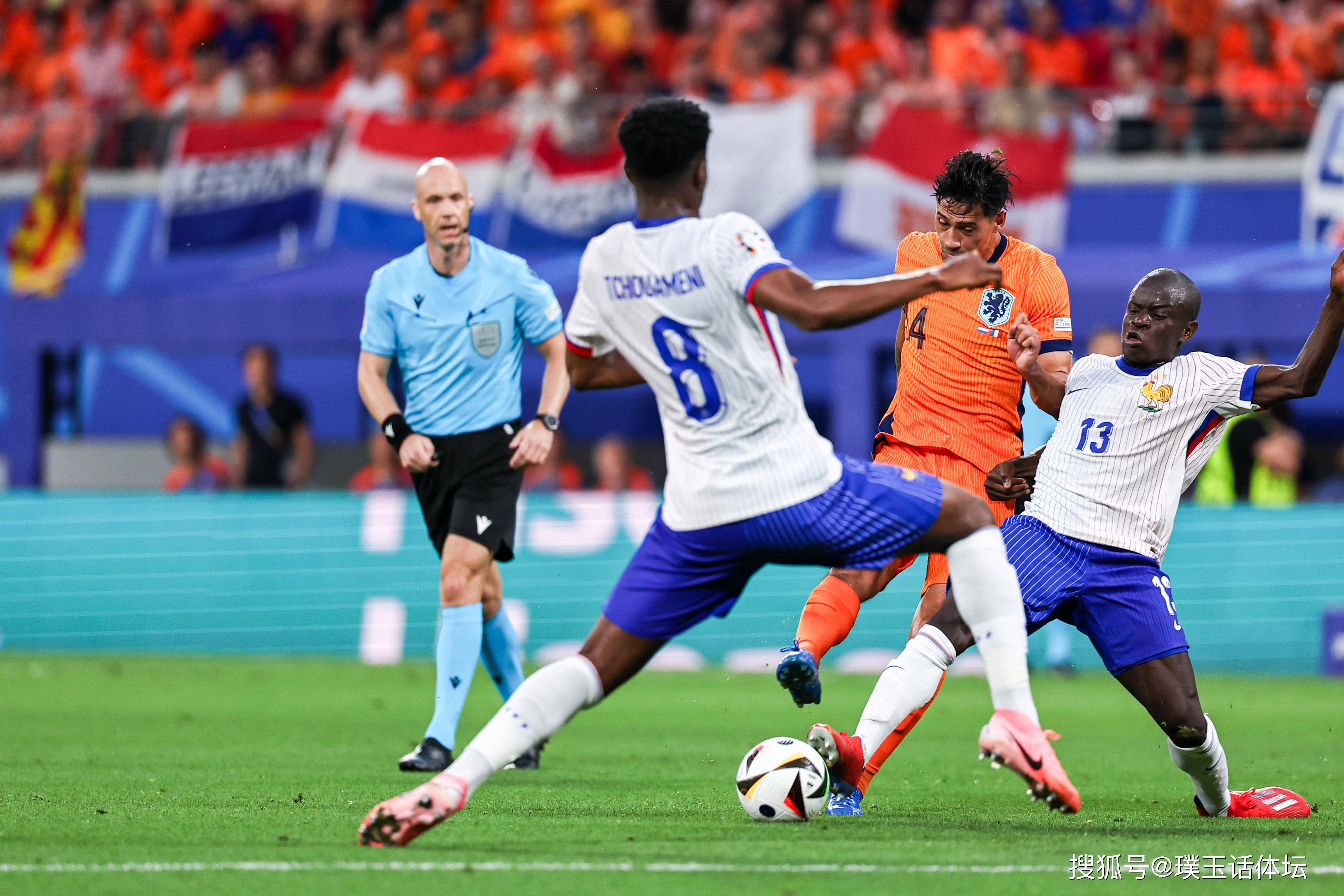 荷兰国家队在场上展现出统治力，轻松获胜