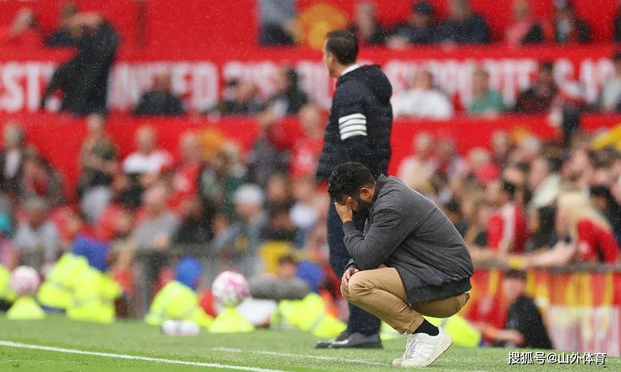 佛罗伦萨球员遭遇伤病困扰,主帅调整阵容备战 佛罗伦萨球员遭遇伤病困扰,主帅调整阵容备战