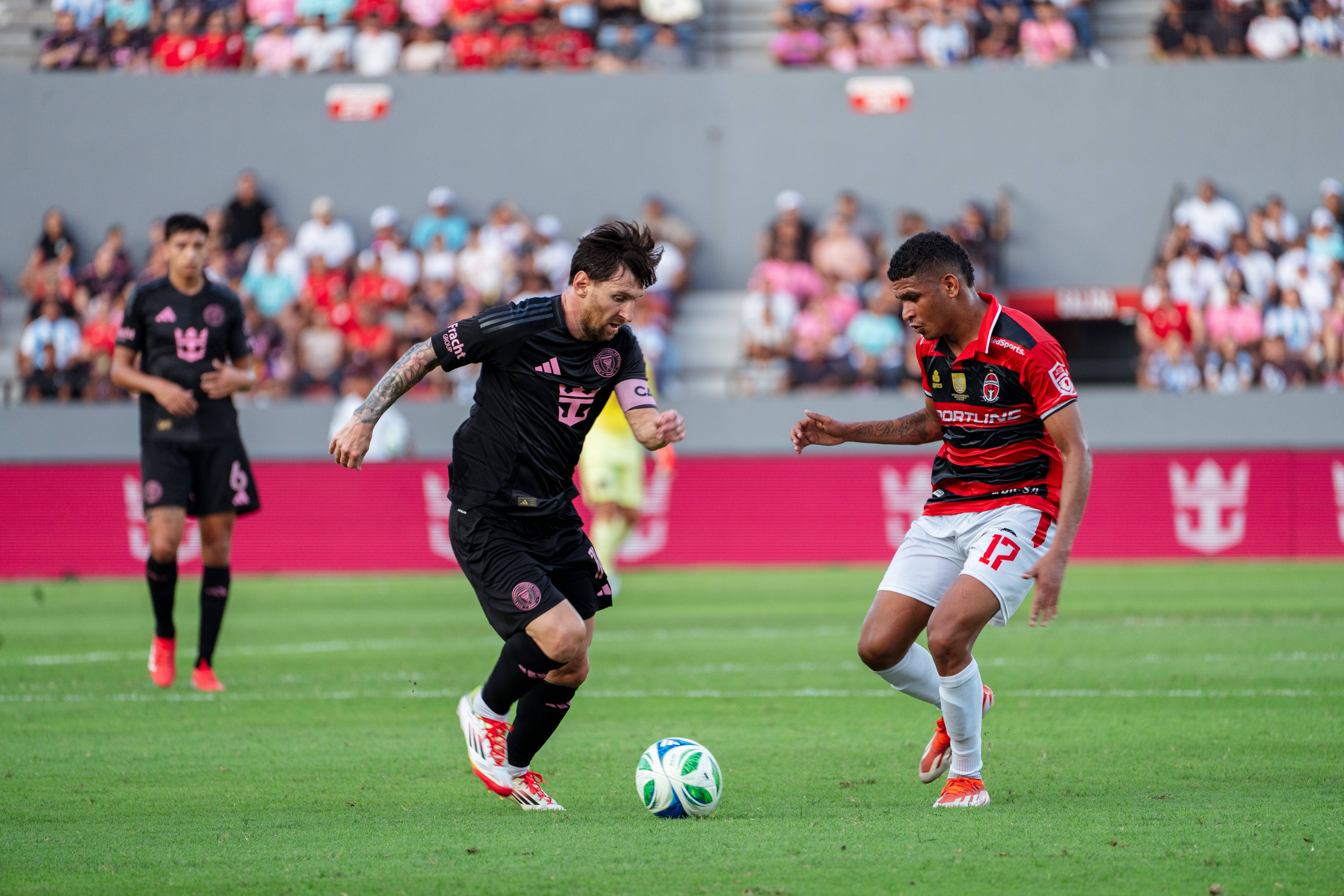 利物浦球迷期待欧国联胜利,球队备战状态良好 利物浦球迷期待欧国联胜利,球队备战状态良好