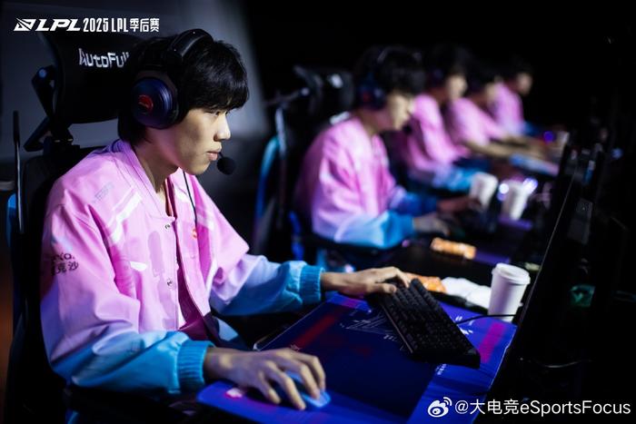 关于PSG轻取T1，Chovy打出惊人五杀焦点之战2025世界赛，锁定晋级资格的信息