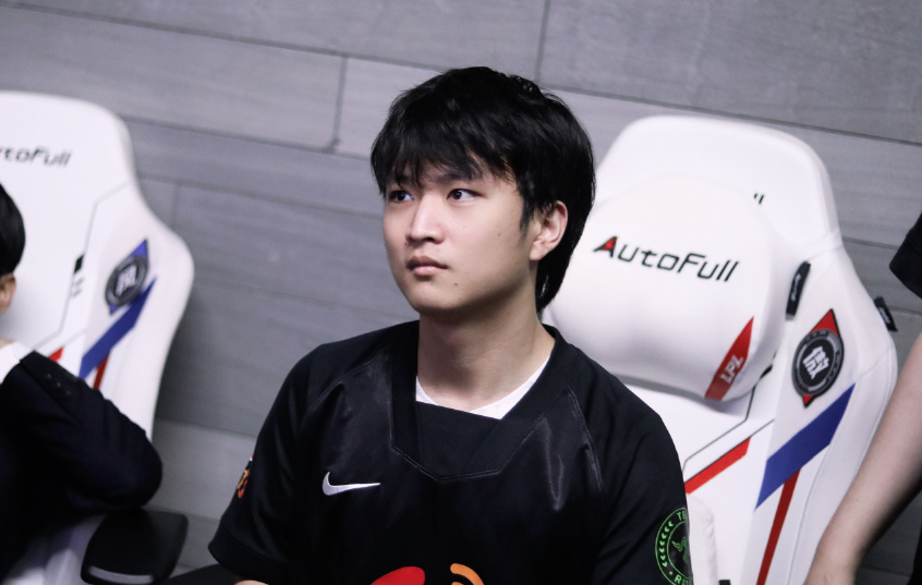 世俱杯-GEN险胜EG，Kanavi单局斩获MVP强强对话八强赛，成为赛场最大亮点