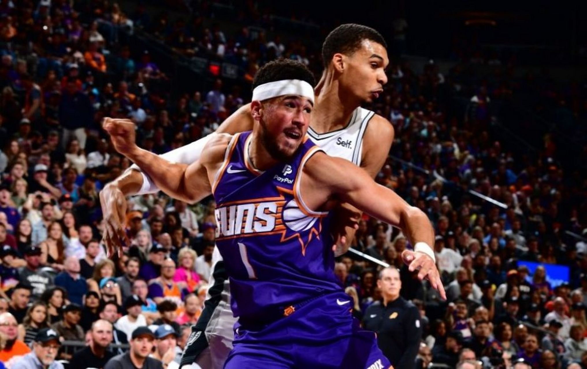 太阳主场击败马刺,布克砍下全队最高32分 太阳主场击败马刺,布克砍下全队最高32分