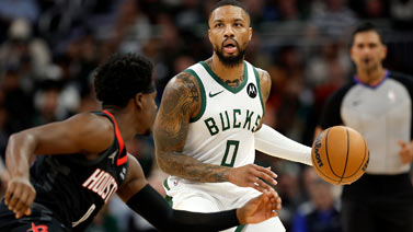 火箭客场击败雄鹿,取得两连胜 火箭客场击败雄鹿,取得两连胜