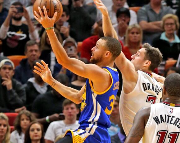 太阳爆冷击败猛龙,结束对手七连胜 太阳爆冷击败猛龙,结束对手七连胜