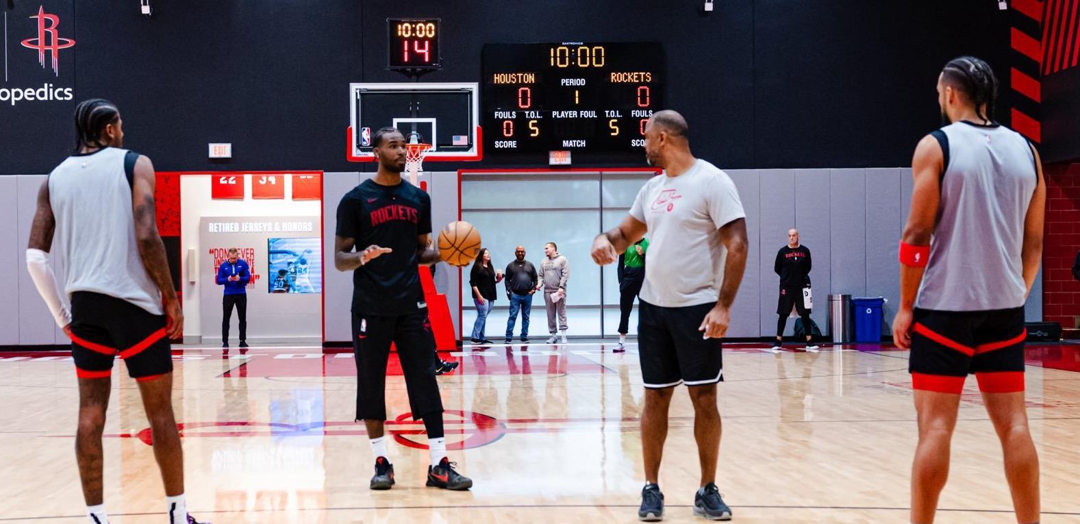 火箭队客场横扫热火队,保持不败战绩 火箭队客场横扫热火队,保持不败战绩