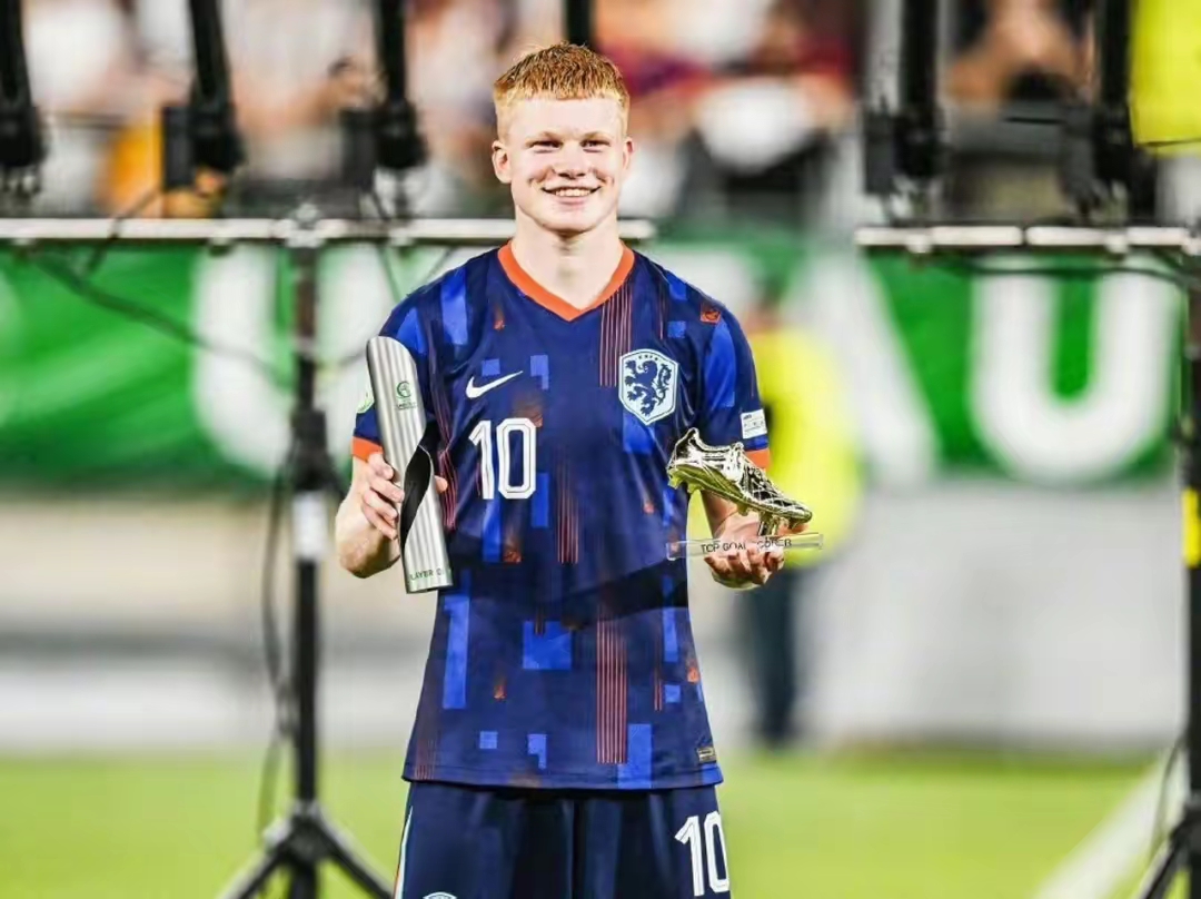 荷兰实现回归胜利,晋级下一轮 荷兰实现回归胜利,晋级下一轮