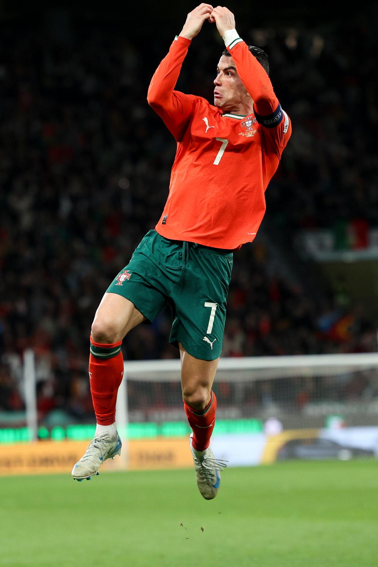 世俱杯参赛资格-欧洲国家足球队奋力拼搏,追逐胜利