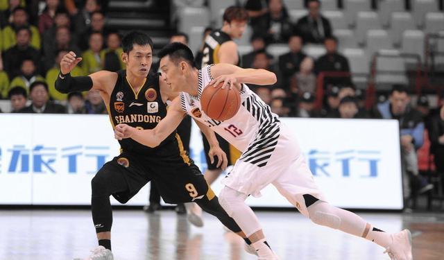 新疆队鏖战骑士,赵继伟扛起全队 新疆队鏖战骑士,赵继伟扛起全队