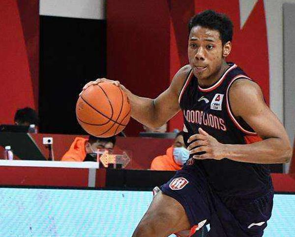 深圳队鏖战上海队，高诗岩状态火热的简单介绍