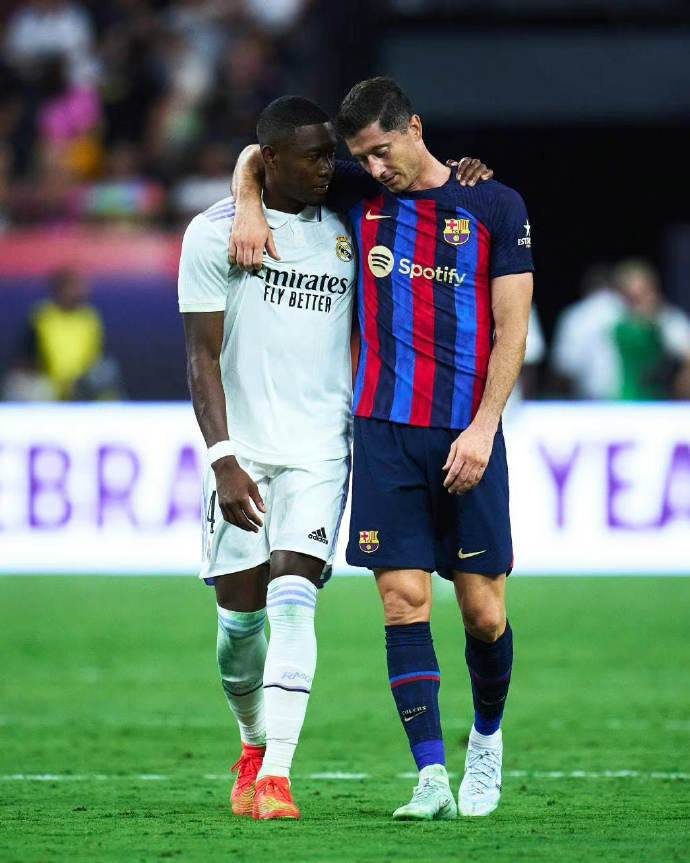 世俱杯冠军-包含巴萨力克韩国，楚阿梅尼扛起全队的词条