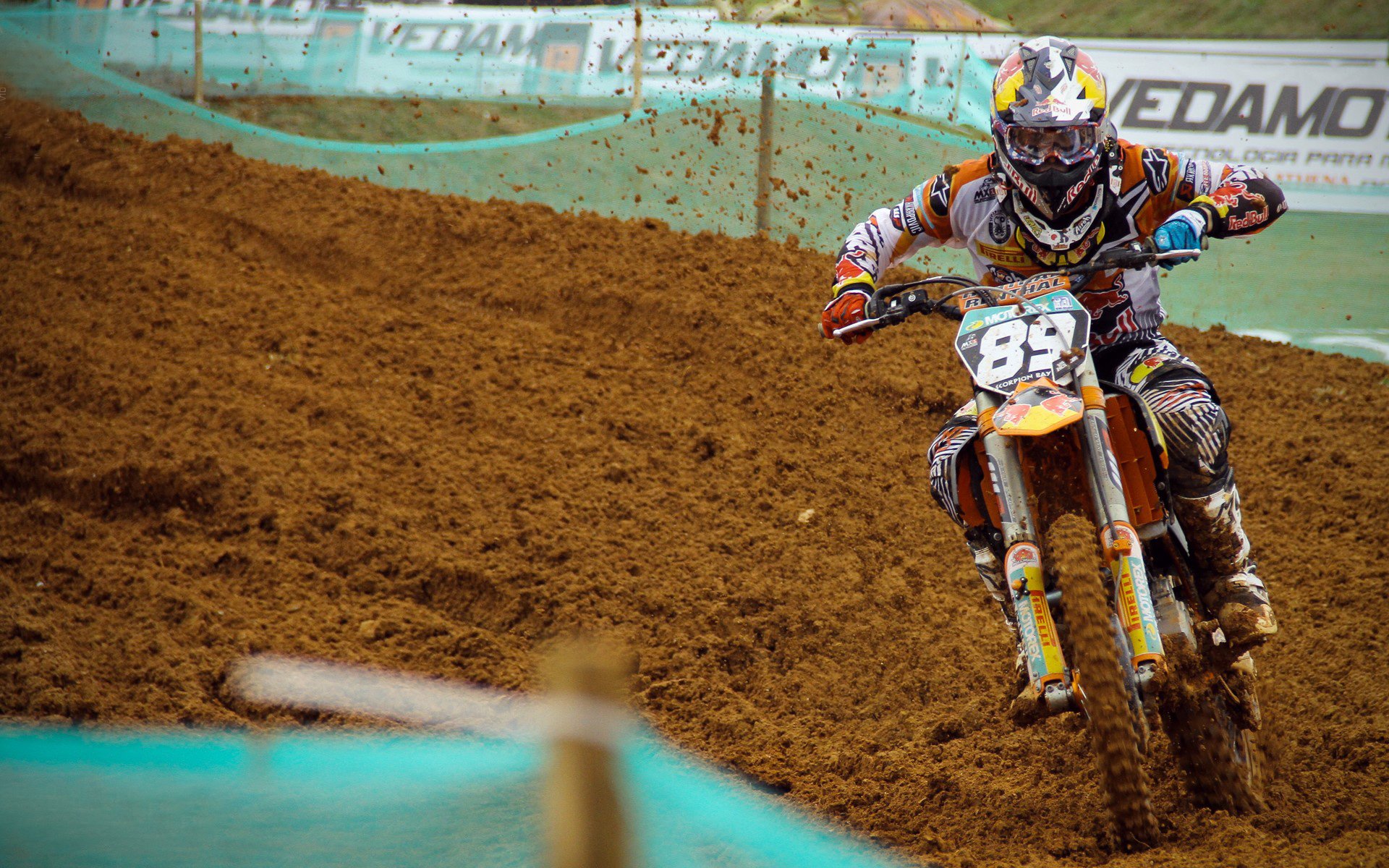 焦点战的双重镜像，当意甲鏖战遇见快船横扫