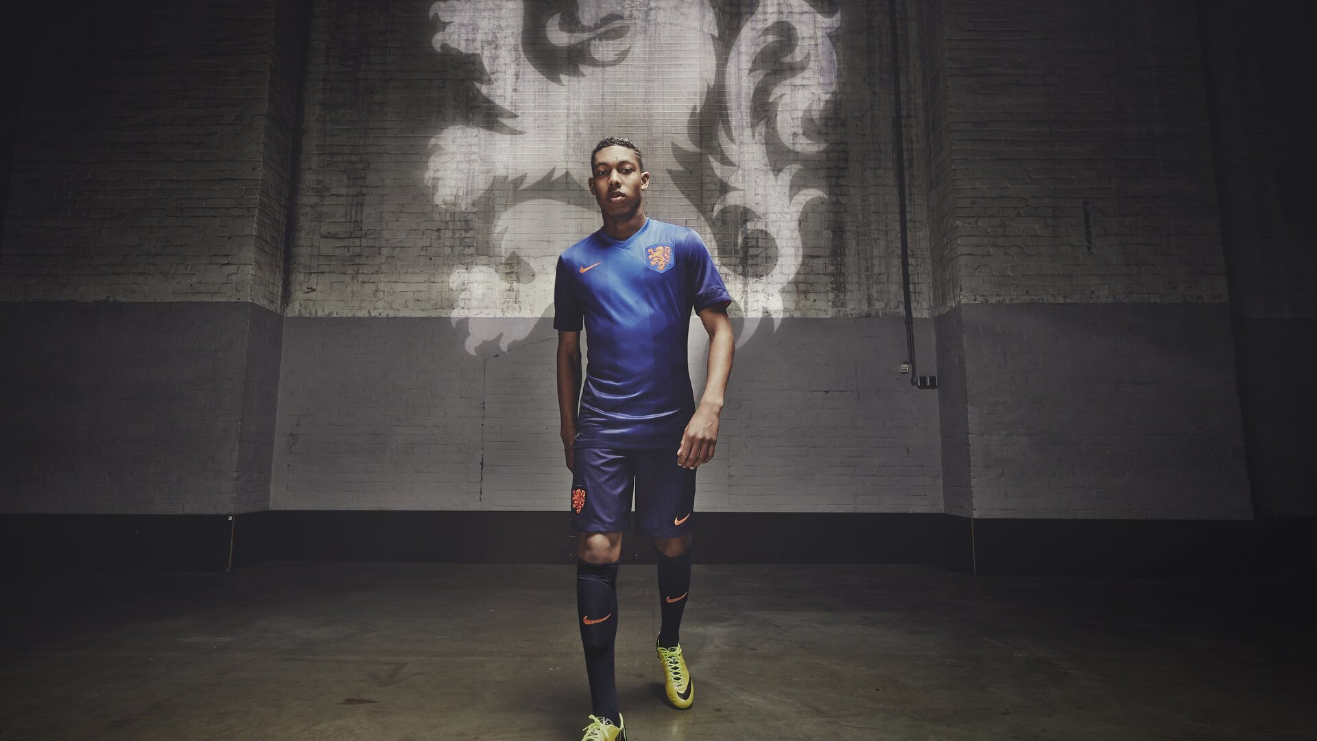 世俱杯官网-从红土炼狱到绿茵谜题,纳达尔如何用温网数学惊艳四座?