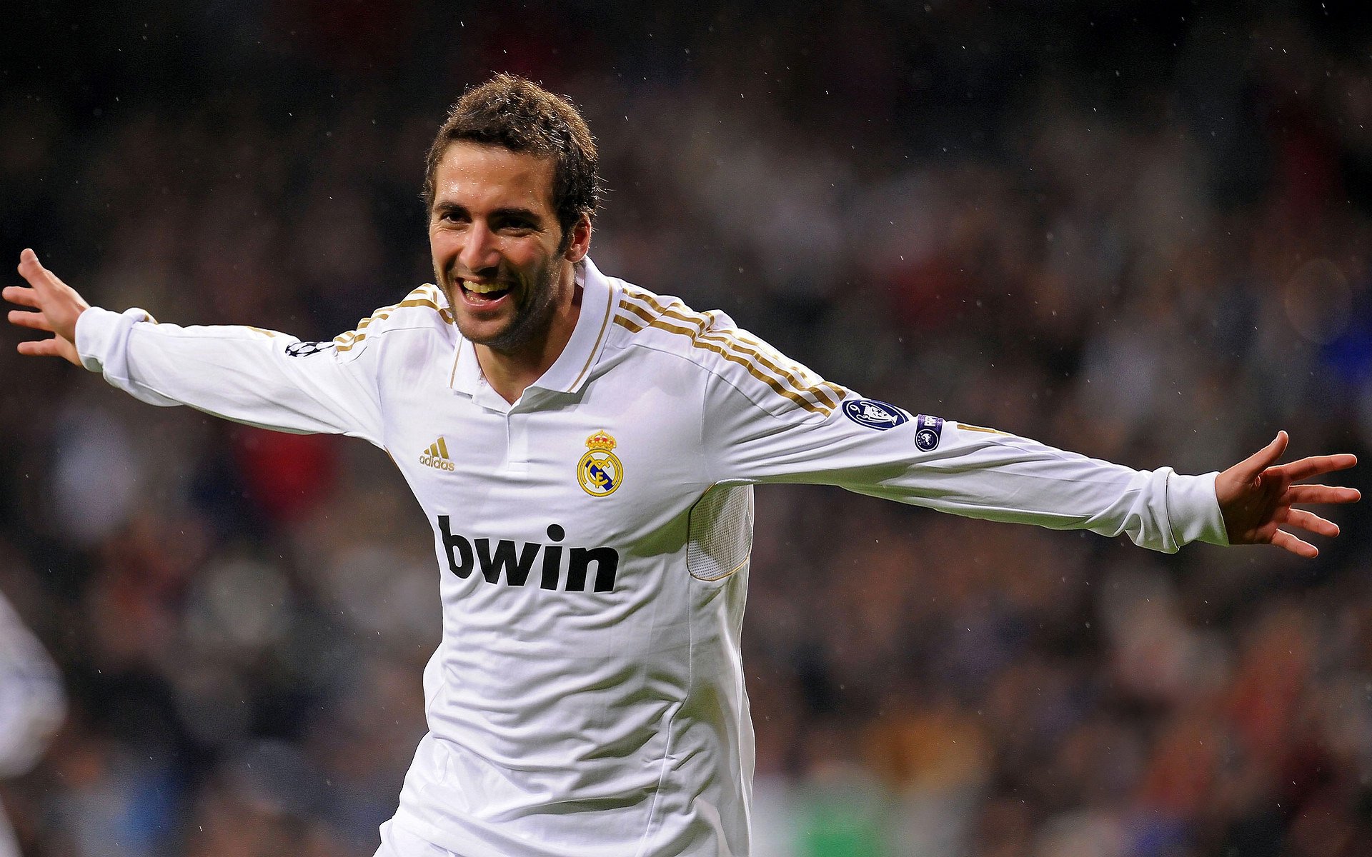 世俱杯冠军-绝杀之夜,麦科勒姆如何用一场惊艳表演,为雄鹿铺就加时逆转之路