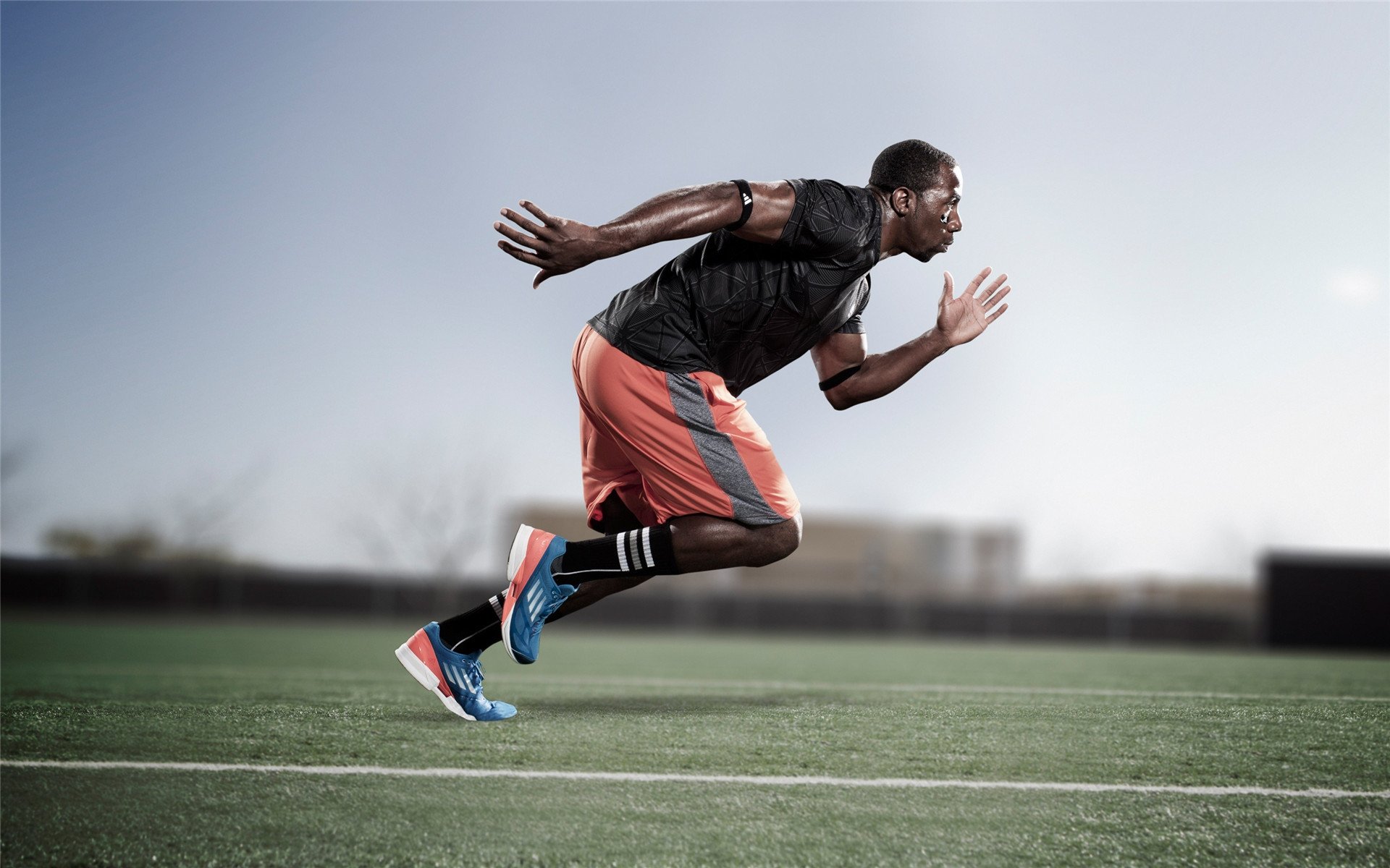 银翼坠落，赤龙崛起，周冠宇驾驶哈斯战车统治银石，谱写F1新章